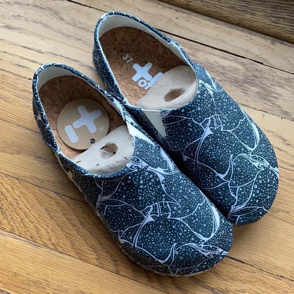 OTZ Espadrille Canvas Green Gray White Print NWT Size 6 Women's